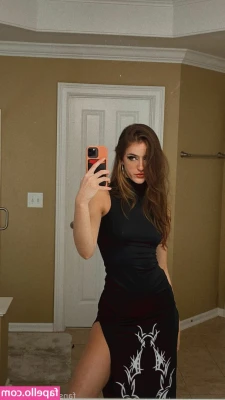 luweazl - I might not be in the middle of the camera  but my ass is too good to