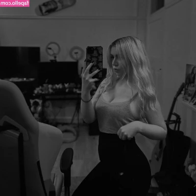 georgina_jgr [ georgina-jgr ] - Happy Hump Day   y all should go check out my no ppv page if you want