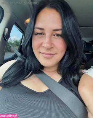its_sally [ its-sally ] - Wouldn t you love to see this fat ass bouncing on your dick or your