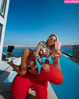 Ela Jerkovic [ ela-jerkovic ] - Today is a hot noon   if you had me naked in your bed what would you