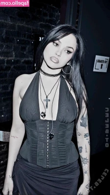 Maggie Lindemann [ maggie-lindemann-1 ] - I got fucked in here … I just sent the full video via DMs ;) xxx