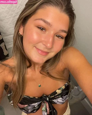 Alyssa Schwimer [ alyssa-schwimer-33 ] - Did a small shoot b4 heading out to grab a few things at Target
