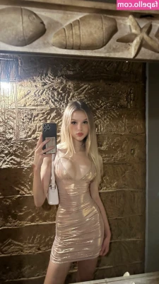 axiiinia - Who wants to undress me