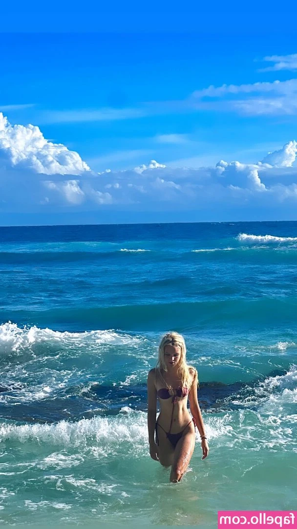 axiiinia - DM me for a custom vids of anything you want