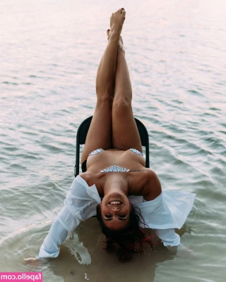 Aisha Rodrigue [ aisha-rodrigue ] - kiss it