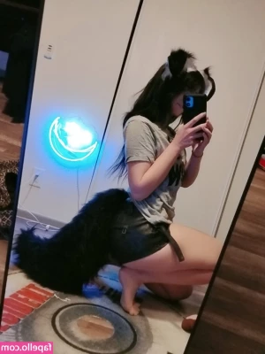 unkyndled - “Spreading that wet pussy”