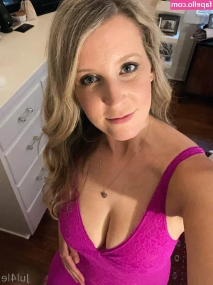 Jul4Le - i was on my knees for you like this would u cum all over my face,