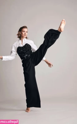 Yvonne Strahovski [ yvonne-strahovski ] - Some fun sexy teasers from the Sugar plum fairy  May your dreams be