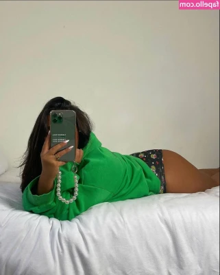 Carla Kent [ carla-kent ] - How I enjoy studying a book . Do you want to join me ?🔥💋🔥