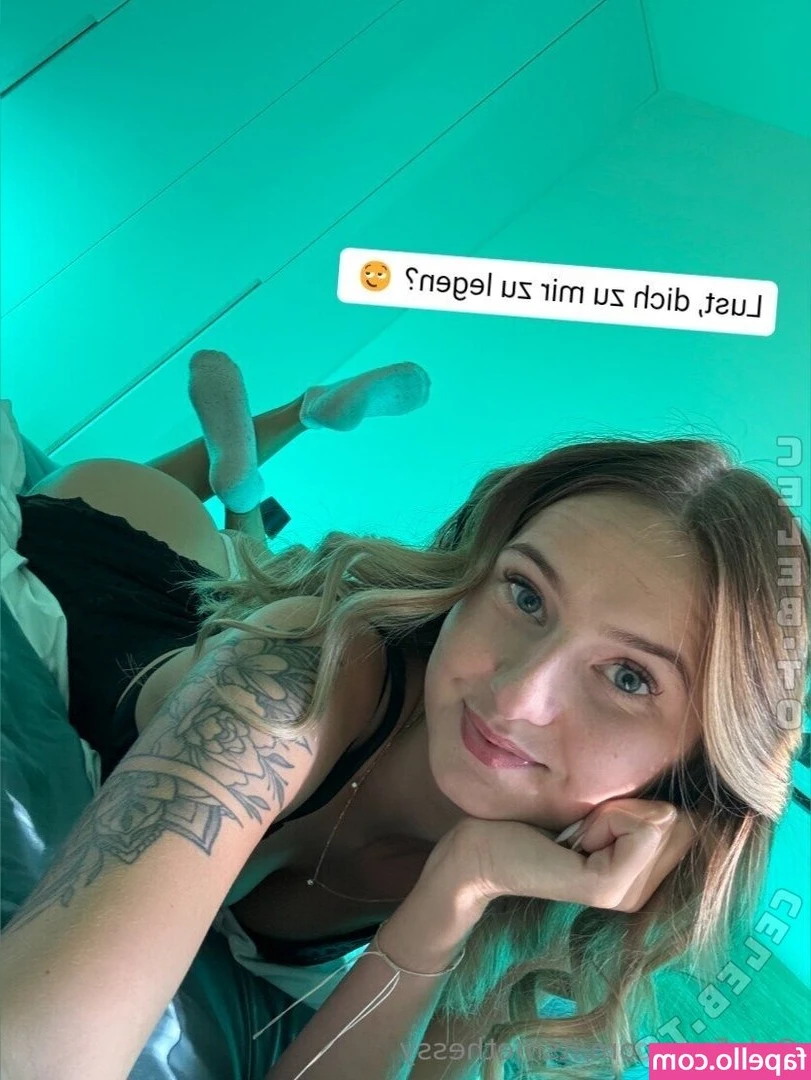 Shelley Thessyna [ shelley-thessyna-19 ] - guess what 😳