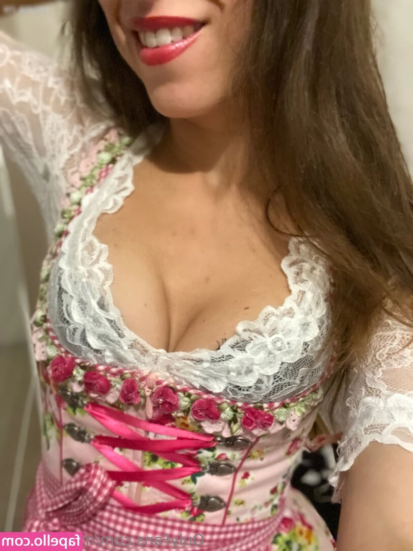 Milena Meyy [ milena-meyy-3 ] - Love at first sight 🐍🥰😍   What kind of snake do you think it