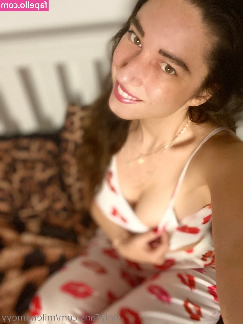 Milena Meyy [ milena-meyy-3 ] - Hola