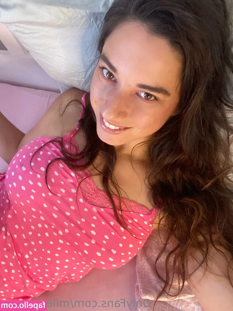 Milena Meyy [ milena-meyy-3 ] - Thing s are looking up