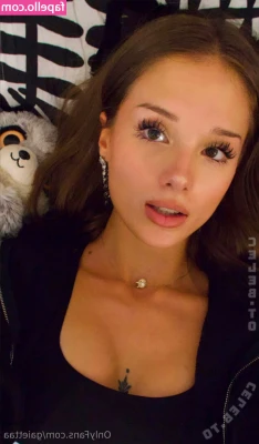 Gaja Bertolin [ gaja-bertolin-14 ] - I was editing some content and got horny