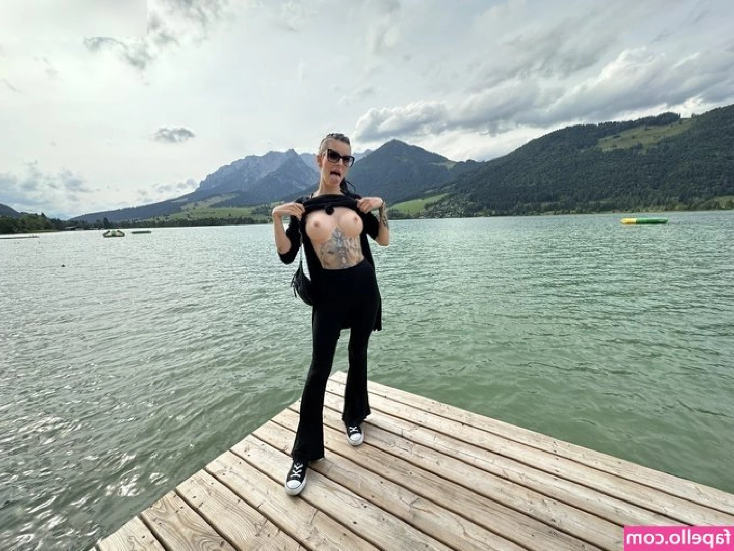 Stella von Monroe [ stella-von-monroe ] - Morning jerk off   Send me something in my DM to jerk off to next time