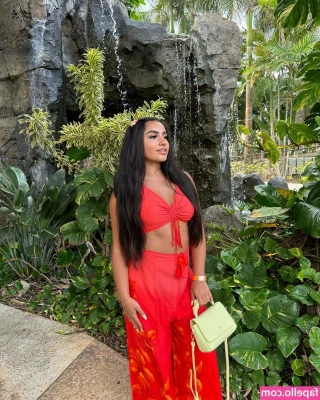 Tatiana McQuay [ tatiana-mcquay-1 ] - Hello to my fellow monster dildo enthusiast! Sorry for my adsense...