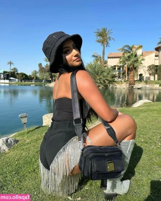 Tatiana McQuay [ tatiana-mcquay-1 ] - What I like most about it is oppening the buttons and being able to
