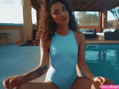 sara-joleen kaveh-moghaddam [ sara-joleen-kaveh-moghaddam ] - Que ganas de que me den leche