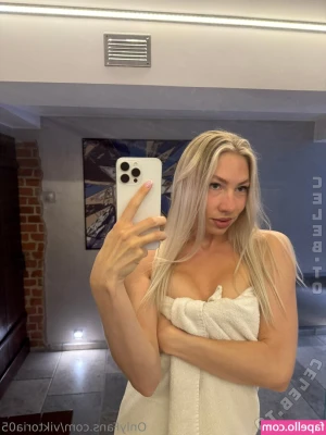 Louisa Becker [ louisa-becker ] - I ll show you mine if you show me yours    Slide into my DMs and let