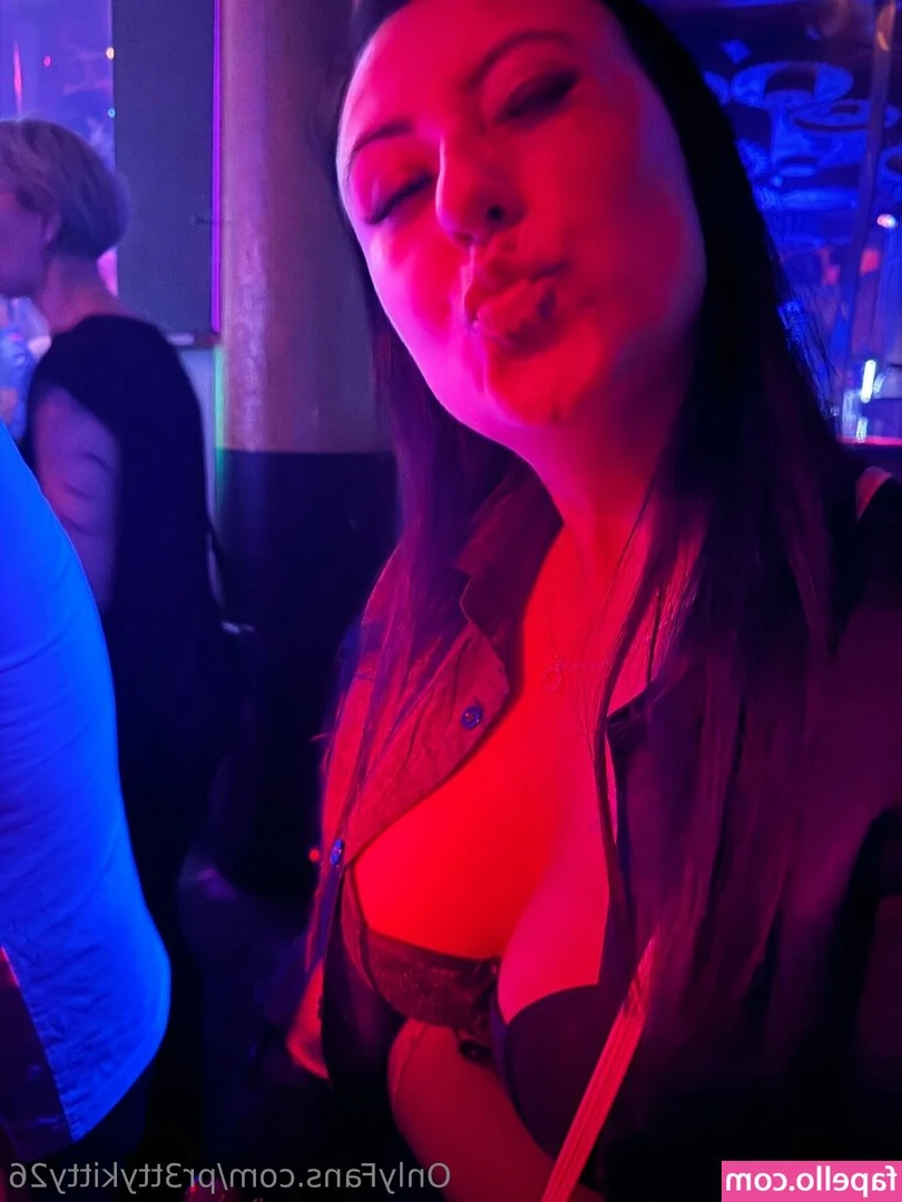 PrettyKitty - Ass 1 or ass 2?