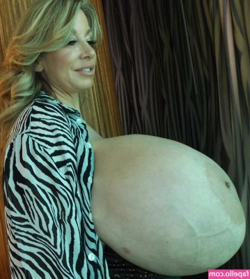 Chelsea Charms [ chelsea-charms ] - Good morning! Want to help me put a bun in the oven? 😉  Don’t