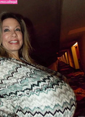 Chelsea Charms [ chelsea-charms ] - There s so better way to relax when you re stressed   can t wait