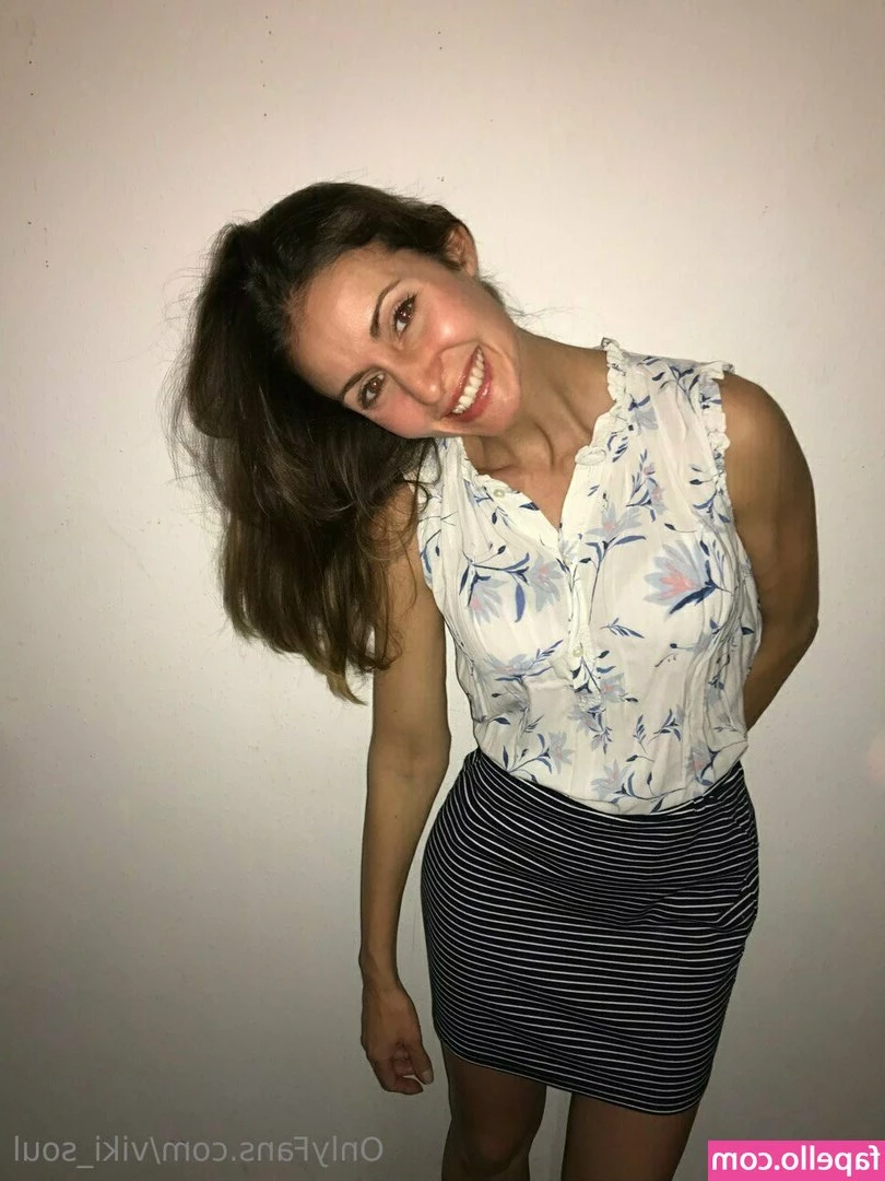 viki_soul [ viki-soul ] - guys it s storming  amp  i literally HATE storms