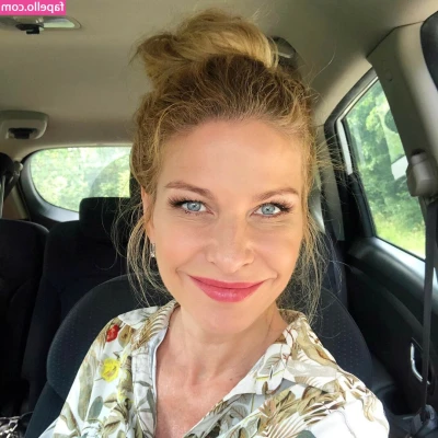 Katarina Jesenska [ katarina-jesenska ] - On the 22nd day of locktober you re starting to accept your