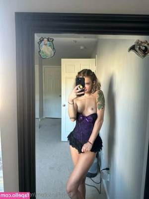 realkatelynx - Wanna help me find something to fill my empty mouth with