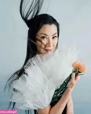 Michelle Yeoh [ michelle-yeoh ] - Scusate l'assenza raga ma fa freddooo.. domani nuovi contenuti 😘