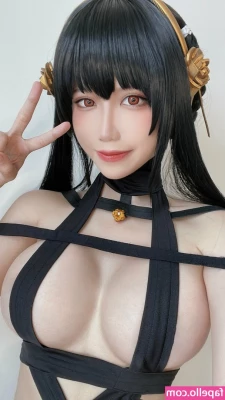 Ain Nguyen [ ain-nguyen ] - Cute titties  tiny waist  big ass  What more could you want