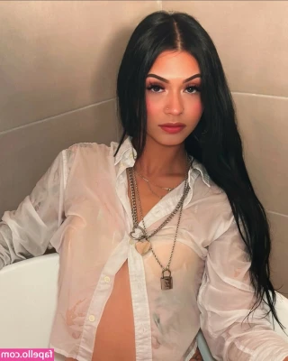IAmAleexiss - i have to confess… i have surgical gloves fetish 😳