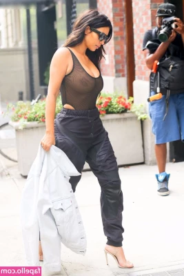 Kim Kardashian [ kim-kardashian ] - Don't forget to get that pre-thanksgiving workout in! 💪🏼💦