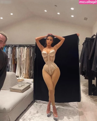 Kim Kardashian [ kim-kardashian ] - Do we like this combo