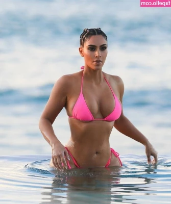 Kim Kardashian [ kim-kardashian ] - what do you like to eat for dessert daddy