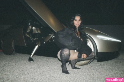 Kim Kardashian [ kim-kardashian ] - Guys write me messages what content you would like to see next