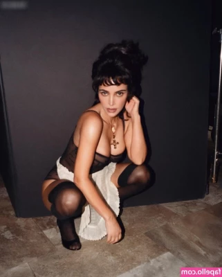 Kim Kardashian [ kim-kardashian ] - when i give you that look that just says “devour me” 🥵🍑