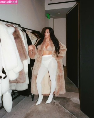 Kim Kardashian [ kim-kardashian ] - DAILY video uploads on this page this month🔥