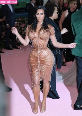 Kim Kardashian [ kim-kardashian ] - Hello boys and girls. Have you seen what day it is today ?