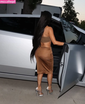 Kim Kardashian [ kim-kardashian ] - Come check out my Forever Fountain   full video is ready for you
