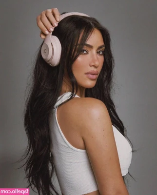 Kim Kardashian [ kim-kardashian ] - Trouble on my mind!