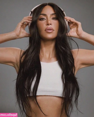 Kim Kardashian [ kim-kardashian ] - Happy hump day