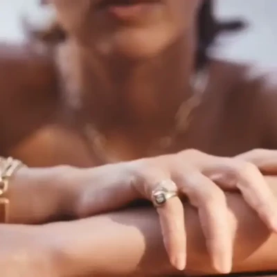 Scarlett Johansson [ scarlett-johansson ] - Preview of my public pickup with this sexy little Canadian backpacker