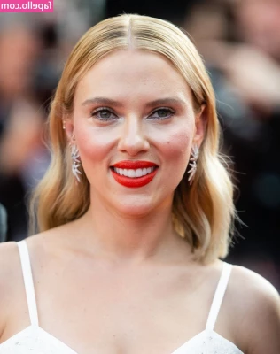 Scarlett Johansson [ scarlett-johansson ] - Gym progress might be slowly paying off