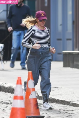 Scarlett Johansson [ scarlett-johansson ] - Where are my sniffers part 1