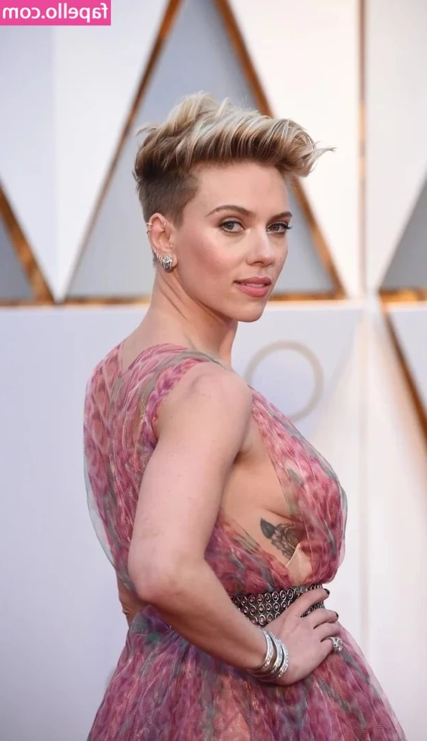 Scarlett Johansson [ scarlett-johansson ] - little extra scene midweek for all you loyal horny subscribers 