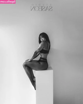 2ee_luda [ 2ee-luda ] - Throwback  Glowing Orgasm - great concept  not so great execution lol