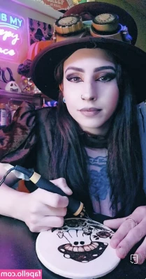 twicebakednoelle - Horny and Thirsty tonight