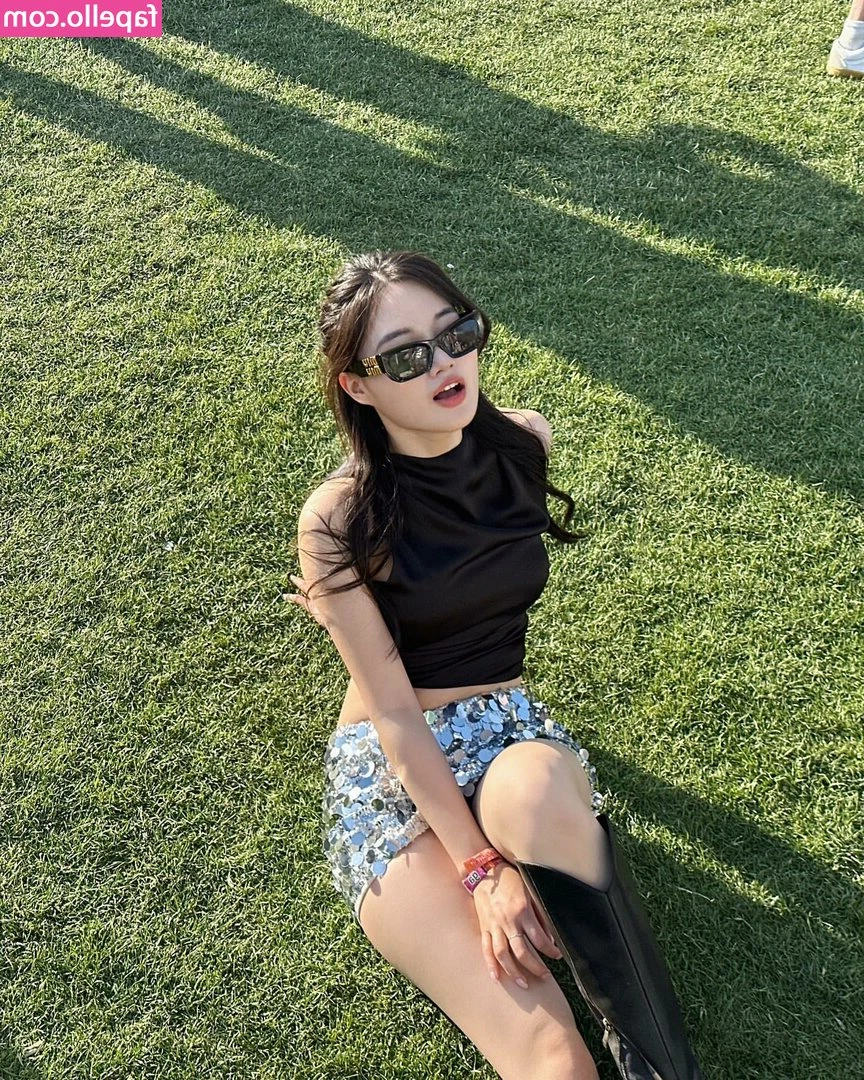 Sarah Hwang [ sarah-hwang ] - Back or front? 🥵