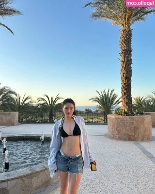 Sarah Hwang [ sarah-hwang ] - GENIE IN A BOTTLE
